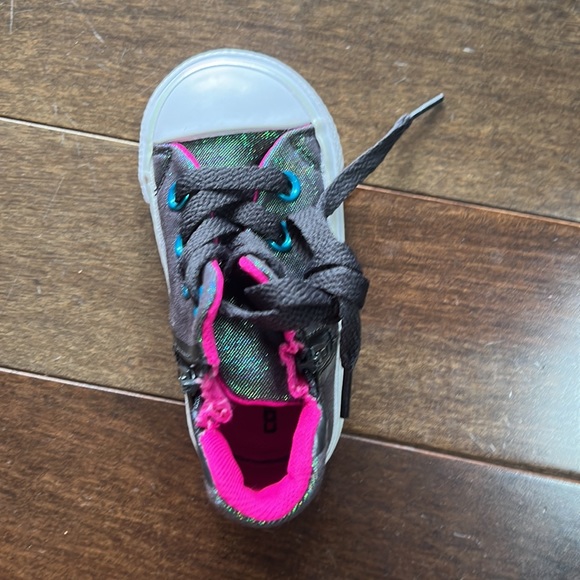 Toddler Converse high tops NWT - Picture 4 of 4